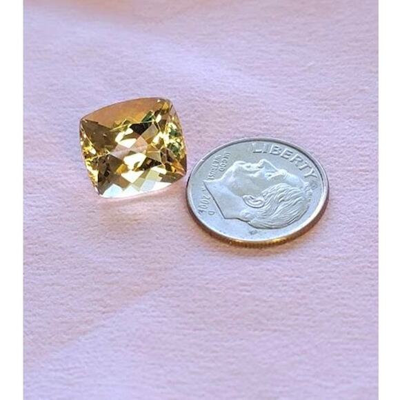 Gorgeous 7.75 Carat Champagne Color Heliodor! - Picture 3 of 7